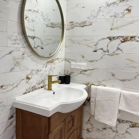Cozy & Unique In Old Town Apartment *